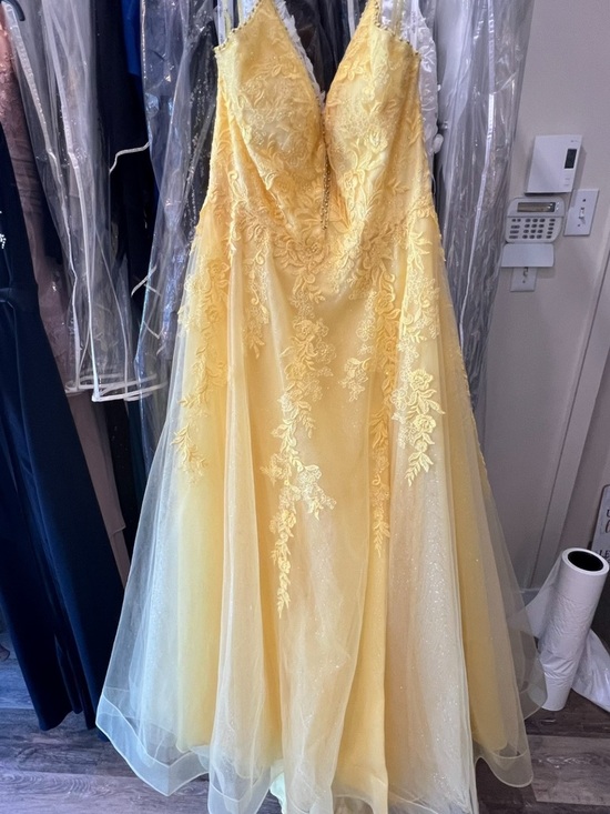 ellie wilde Dresses & Skirts - Yellow Prom Dress